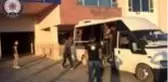 Van'da 17 kişilik minibüste 65 kaçak göçmen yakalandı