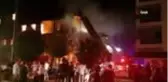 İzmir'de yangın dehşeti: 4 katlı bina alev alev yandı, anne ve bebeği kurtarıldı