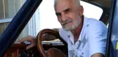 Görenler gözlerine inanamıyor! 42 yıllık Anadol kamyonetin içini ceviz ağacıyla kapladı