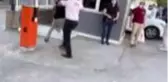 AA Genel Müdürlüğüne girmeye çalışan baltalı kişi etkisiz hale getirildi