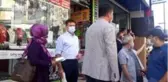 Son dakika haberleri | Covid-19 denetimine çıkan belediye başkanı kendi elleri ile çocuklara maske taktı