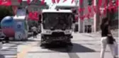 Direksiyon başında onları gören şaşkına dönüyor