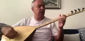 Karantinada olan belediye başkanı bağlamasıyla konser verdi