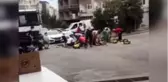 Samsun'da yola savrulan kavunlar el birliğiyle toplandı