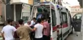Çırağını işe dönmesi için ikna etmek isterken camdan düşen berberin çenesi kırıldı