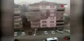 Fırtına evlerin çatılarını uçurdu