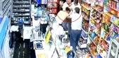Kasadan para çalan hırsıza feci dayak! Bakkal başladı, mahalleli devamını getirdi
