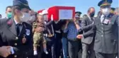 Küçük yarbay Sabri Mete, şehit babasını asker amcalarıyla böyle uğurladı