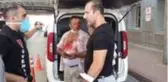 Oğlunu pompalı tüfekle yaralayan baba, kan revan içinde polise teslim oldu