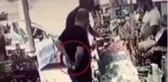 Alkol kutusunu pantolonunun arkasına sokup çalan hırsız kamerada