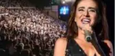 Binlerce kişinin akın ettiği Yıldız Tilbe konserinde sosyal mesafe kuralı hiçe sayıldı