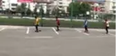 NİĞDE Kayaklı koşu sporcuları, trafiğe kapalı caddede antrenman yapıyor