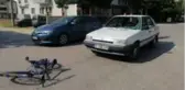 Otomobilin çarptığı bisikletli aracın camından içeri girdi: 2 yaralı