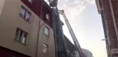 Apartmanın çatısında çıkan yangın söndürüldü