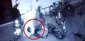 Oğullarıyla kavga eden küçük çocuğu, garajda dakikalarca dövdüler! İnsanlıktan utandıran anlar kamerada