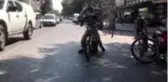Otomobil lastiği takılan bisiklet ilgi odağı oldu