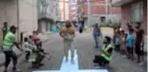Yaptıkları defileyle fenomen olan inşaat işçilerine oyunculuk teklifleri yağıyor
