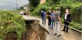 Meteoroloji'nin günlerdir uyarıda bulunduğu Rize'de şiddetli yağışlar yolu ikiye böldü