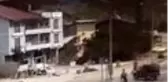 Motosiklet ile hafif ticari aracın çarpıştığı kaza kamerada