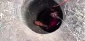 Rögara düşen büyükbaş hayvanı itfaiye ekipleri kurtardı