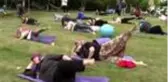 Şalvarlarıyla pilates eğitimine katıldılar