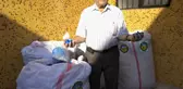 Plastik şişe kapakları ile 21 yıldır yardım dağıtıyor