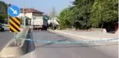 Mısır yüklü kamyon evin bahçesine girdi: 1 yaralı