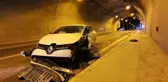 Otomobille kamyonet tünel içinde çarpıştı: 3 yaralı