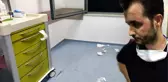 Şiddet bitmiyor! Uyardığı hasta, sağlık çalışanına tekme, tokat ve makasla saldırdı