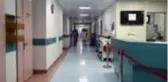 Genç cerrah, hastalarına 