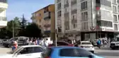 Seyir halindeki iki otomobil çarpıştı, çarpışmasının etkisiyle otomobillerden birisi yol...