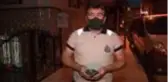 Bakırköy'de sokakta bulduğu paranın sahibini arıyor