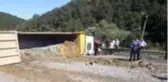 Arnavutköy'de devrilen hafriyat kamyonunun sürücüsü yaralandı
