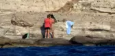 Bodrum'da güpegündüz rezalet! Ünlü koya gelen bir grup erkek akşama kadar çırılçıplak yüzüp, ilişkiye girdi