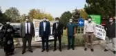 Tarladan topladıkları patatesleri sağlık çalışanlarına dağıttılar