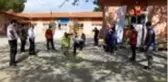 Havran'da gönüllü gençler okul bahçelerini pandemi sürecine hazırlıyor