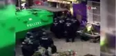Son dakika haber... - Almanya'da işgal evine tahliye operasyonu- Eylemciler polise direnerek barikat kurdu, kapılara...