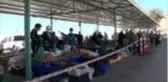 Demirci'de ahilik geleneğini yaşatan pazarcılar, tezgahlarını dua ile açıyor