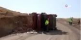 Taş yüklü kamyon yan yattı: 1 yaralı