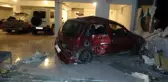 Antalya'da virajı alamayan otomobil dükkana girdi : 1 yaralı