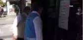Vali Aydoğdu hem maske dağıttı, hem de maske taktı