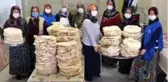 Kadınlar cami yaptırabilmek için yufka satıyor, tuğla taşıyor