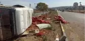 Başkent'te minibüs devrildi, yol soğan tarlasına döndü