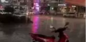 Şuhut'ta şimşekler geceyi gündüze çevirdi