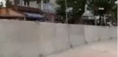 Başkan kendi yaptırdığı belediye dükkanlarını açılmadan yıktırdı