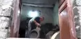 Diyarbakırlı taş ustası bazalt taşından sanat eserleri çıkarıyor