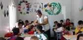 Evlenecek çiftler düğün yemeklerini Suriye'de kamptaki çocuklarla paylaştı