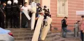 HDP Diyarbakır İl Başkanlığı binasından delil torbalarıyla çok sayıda doküman çıkartıldı