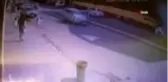 Son dakika haber... Motosikletli sürücü yayaya çarpıp kaçtı...Kaza anı kamerada