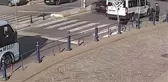 Tuzla Belediye Başkanı Yazıcı, yaşlı çiftin karşıya geçmesi için yol kesen minibüs şoförü ile bir araya geldi